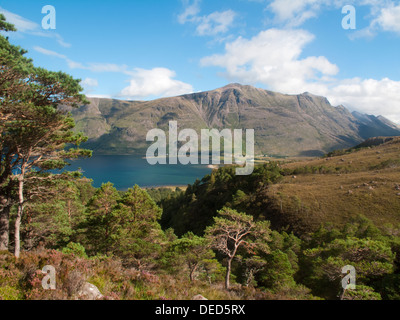 Loch Torridon, Gipfelns und Beinn Eighe aus den unteren Hängen des Beinn Damh. Schottischen Bergen, Munros Stockfoto