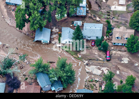 Luftaufnahme von Häusern zerstört entlang der Big Thompson River im Northern Colorado ausgewaschen folgenden schweren Überschwemmungen 14. September 2013 in Longmont, Colorado. Stockfoto