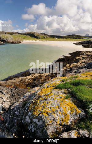 Felsige Küste in Achmelvich Bay, Assynt, Sutherland, Nord-West-Schottland Stockfoto