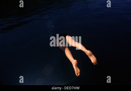 Eine Person, Sprung ins Wasser Marmaris entlang der Küste der türkischen Riviera Südwest-Türkei Stockfoto