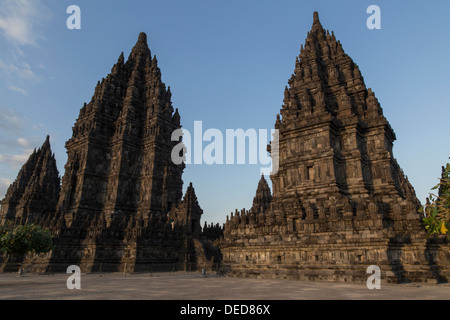 Prambanan ist ein 9. Jahrhundert Hindu-Tempel in der Nähe von Yogyakarta, Indonesien, die Trimurti gewidmet Stockfoto