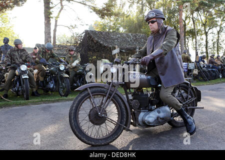 Chichester, UK. 15. September 2013. Goodwood Revival 2013 bei The Goodwood Motor Circuit - Fotoshows Zeitraum Motorräder © Oliver Dixon/Alamy Live-Nachrichten Stockfoto