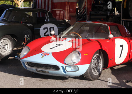 Chichester, UK. 15. September 2013. Goodwood Revival 2013 bei The Goodwood Motor Circuit - Foto zeigt eine 1966 Ferrari 250 LM © Oliver Dixon/Alamy Live News Stockfoto