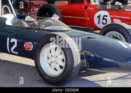 Chichester, UK. 15. September 2013. Goodwood Revival 2013 bei The Goodwood Motor Circuit - Foto zeigt eine 1963 Lola-Climax Mk4 © Oliver Dixon/Alamy Live News Stockfoto
