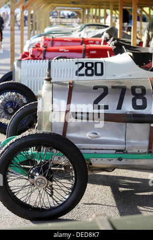 Chichester, UK. 15. September 2013. Goodwood Revival 2013 bei The Goodwood Motor Circuit - Foto zeigt eine 1923 Aston Martin 11hp "Razorblade" © Oliver Dixon/Alamy Live-Nachrichten Stockfoto