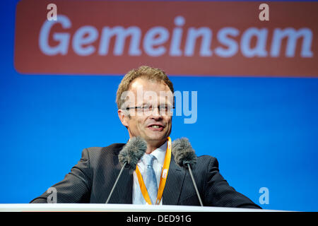 Potsdam, Deutschland. 16. September 2013. Innerhalb der Kampagne Wahlprogramm 2013 besucht Angela Merkel, Bundeskanzlerin und Top Kandidat der CDU, Potsdam.  / Foto: Prof. Michael Schierack, Vorsitzender der CDU Brandenburg, in ihrer Ansprache auf den Wahlkampf für den deutschen Wahlen 2013 in Potsdam. © Reynaldo Chaib Paganelli/Alamy Live-Nachrichten Stockfoto