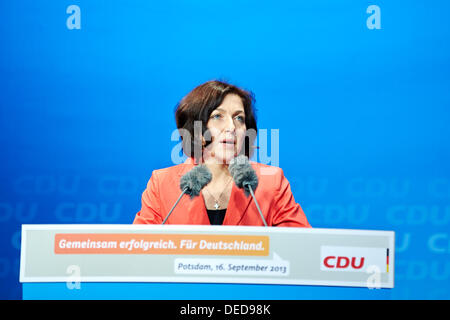 Potsdam, Deutschland. 16. September 2013. Innerhalb der Kampagne Wahlprogramm 2013 besucht Angela Merkel, Bundeskanzlerin und Top Kandidat der CDU, Potsdam.  / Bild: Katherina Reiche (CDU), in ihrer Ansprache auf den Wahlkampf für den deutschen Wahlen 2013 in Potsdam. © Reynaldo Chaib Paganelli/Alamy Live-Nachrichten Stockfoto