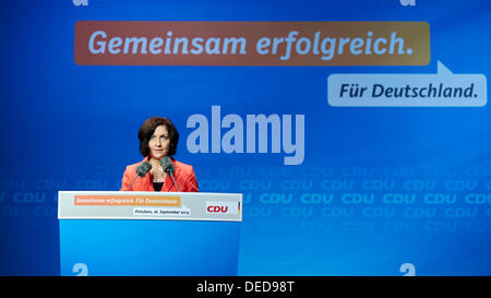 Potsdam, Deutschland. 16. September 2013. Innerhalb der Kampagne Wahlprogramm 2013 besucht Angela Merkel, Bundeskanzlerin und Top Kandidat der CDU, Potsdam.  / Bild: Katherina Reiche (CDU), in ihrer Ansprache auf den Wahlkampf für den deutschen Wahlen 2013 in Potsdam. © Reynaldo Chaib Paganelli/Alamy Live-Nachrichten Stockfoto