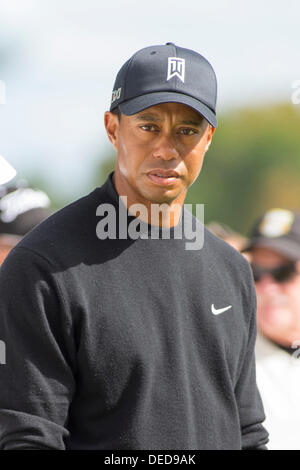 Lake Forest, Illinois, USA. 16. September 2013. Tiger Woods in Aktion während der vierten Runde der BMW Championship, FedEx Cup Playoffs statt im Conway Farms Golf Club in Lake Forest, Illinois. © Cal Sport Media/Alamy Live-Nachrichten Stockfoto