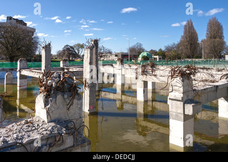 Die Überreste von Price Waterhouse Cooper Gebäude in Armagh Street, Christchurch, Neuseeland, auf der Suche nach schweren surreal... Stockfoto