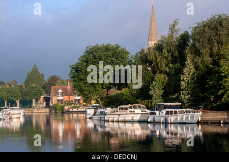 ABINGDON, OXFORDSHIRE, Großbritannien - 01. JULI 2008: Blick auf die Themse Stockfoto