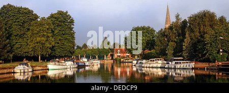 ABINGDON, OXFORDSHIRE, Großbritannien - 01. JULI 2008: Blick auf die Themse Stockfoto