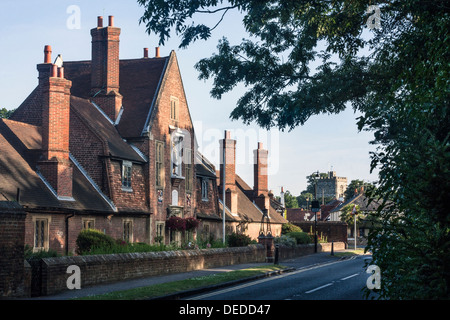 BRAY, BERKSHIRE, Großbritannien - 30. JUNI 2008: Jesus Hospital Almhouses on the High Street Stockfoto