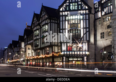 LONDON, Vereinigtes Königreich - 15. NOVEMBER 2008: Liberty Department Store in der Regent Street bei Nacht, Stockfoto