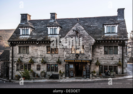 CORFE, DORSET, Großbritannien - 20. MÄRZ 2009: Außenansicht des Bankes Arms Hotels im Dorf Stockfoto