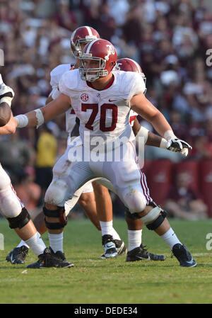 14. September 2013 - College Station, Texas, USA - 14. September 2013: Alabama Crimson Tide offensive Linienrichter Ryan Kelly (70) in Aktion während des Spiels zwischen der University of Alabama Crimson Tide und die Texas A & M Universität Aggies Kyle Field-Stadion in College Station, Texas. Alabama gewinnt gegen Texas A & M, 49-42. Stockfoto