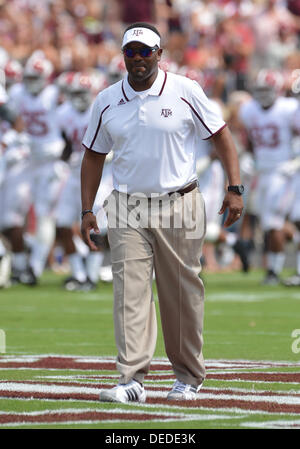 14. September 2013 - College Station, Texas, USA - 14. September 2013: Texas A & M Aggies Head Coach Kevin Sumlin während des Spiels zwischen der University of Alabama Crimson Tide und der Texas A & M Universität Aggies Kyle Field-Stadion in College Station, Texas. Alabama führt die 1. Hälfte gegen Texas A & M, 28-14. Stockfoto