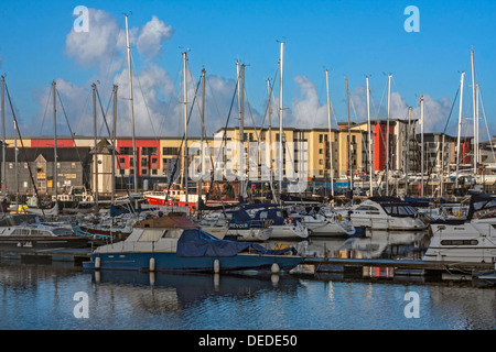 SWANSEA, WALES, Großbritannien - 19. JUNI 2008: Boote liegen im Yachthafen von Swansea vor Stockfoto