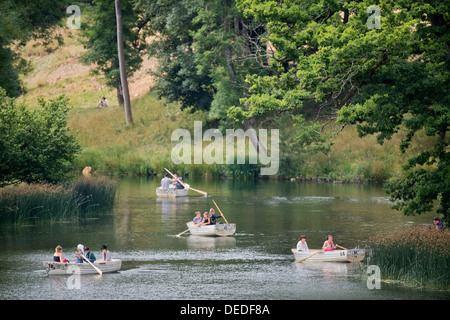 Bootfahren auf dem Wildnis-Festival in Cornbury Park Oxfordshire, Vereinigtes Königreich Stockfoto