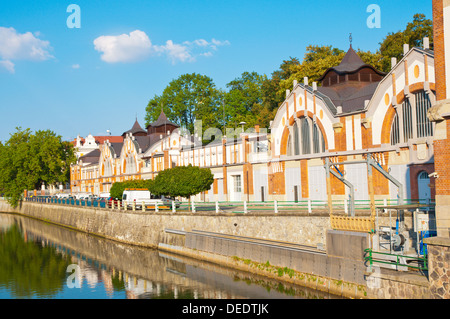 Jez Hučák der Art Nouveau Stil Wasserkraftwerk (1912) am Ufer des Flusses Elbe, Hradec Kralove, Tschechische Republik Stockfoto