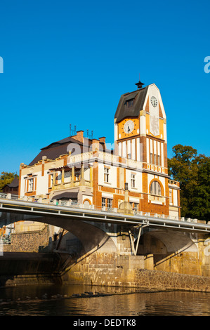 Jez Hučák der Art Nouveau Stil Wasserkraftwerk (1912) am Ufer des Fluss Labe Zentrum von Hradec Kralove-Stadt Tschechischen Stockfoto