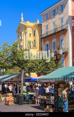 Der Morgen Obst- und Gemüsemarkt, Cours Saleya, Nizza, Alpes-Maritimes, Provence, Cote d ' Azur, Côte d ' Azur, Frankreich Stockfoto