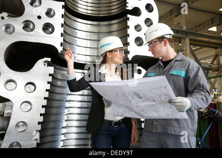 Mülheim an der Ruhr, Deutschland, kollaborative Ingenieure, Ausbildung bei Siemens Energy Mülheim Stockfoto