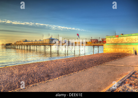 Paignton Pier und sandigen Strand Torbay Devon England in der Nähe von touristischen Destinationen von Torquay und Brixham in HDR Stockfoto