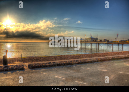 Paignton Pier und sandigen Strand Torbay Devon England in der Nähe von touristischen Destinationen von Torquay und Brixham in HDR Stockfoto