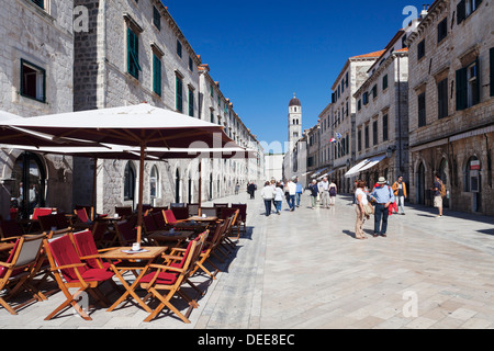 Straßencafé an der Hauptstraße Placa Stradun, Altstadt, UNESCO-Weltkulturerbe, Dubrovnik, Dalmatien, Kroatien, Europa Stockfoto