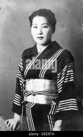 1930er Jahre Periode Geisha in vollständige japanische traditionelle Kleidung Stockfoto