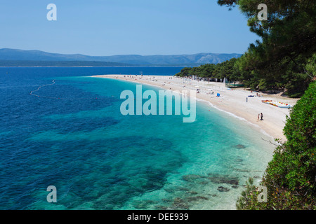 Strand, Zlatni Rat (Goldenes Horn) und der Insel Hvar in den Hintergrund, Bol, Insel Brac, Dalmatien, Kroatien, Europa Stockfoto