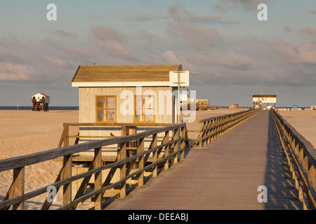 Pier und Sandy Beach, Sankt Peter-Ording, Eiderstedt Halbinsel, Nordfriesland, Schleswig Holstein, Deutschland, Europa Stockfoto