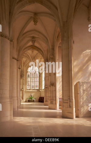 Das Innere der Kirche von Saint-Gervais-Saint-Protais A Kirche befindet sich katholische in Falaise in Frankreich Stockfoto