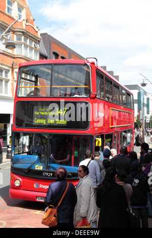 Fluggästen einen London-bus Stockfoto