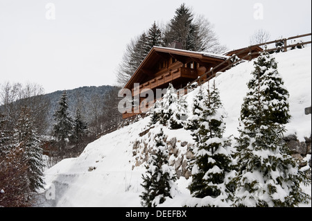 Chalet in Gstaad mit Interior Design von Tino Zervudachi Stockfoto