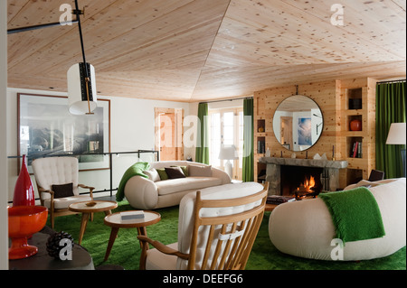 Chalet in Gstaad mit Interior Design von Tino Zervudachi Stockfoto