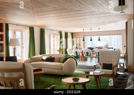 Chalet in Gstaad mit Interior Design von Tino Zervudachi Stockfoto