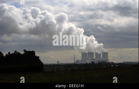 AKW Temelin. Temelin. Tschechische Republik. Der Bau begann 1981. Kühltürme in Temelin NPP. Stockfoto