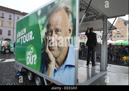 Augsburg, Deutschland. 17. September 2013. Juergen Trittin, Spitzenkandidat von Bündnis 90/die grünen für die Bundestagswahl 2013, spricht bei einer Wahl-Kampagne Veranstaltung in Augsburg, Deutschland, 17. September 2013. Foto: KARL-JOSEF HILDENBRAND/Dpa/Alamy Live News Stockfoto