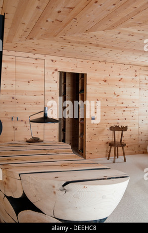 Chalet in Gstaad mit Interior Design von Tino Zervudachi Stockfoto