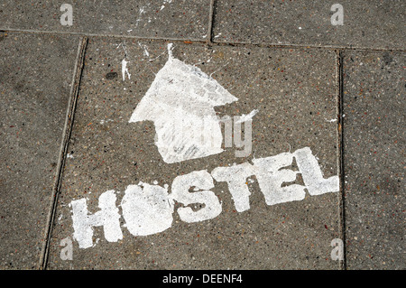 Hostel Schild mit Pfeil Richtung zeigen Stockfoto