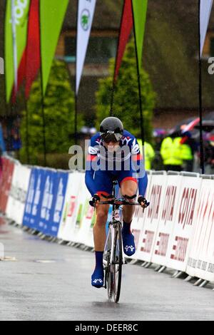 Knowsley, Vereinigtes Königreich. 17. September 2013. Jonathan Mould während der 10 Meile Zeit Erprobungsphase 3 der Tour of Britain beginnend und endend in Knowsley Safari Park. Bildnachweis: Action Plus Sport Bilder/Alamy Live News Stockfoto