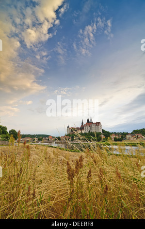 Wunderschöne Landschaft mit Albrechtsburg in Meißen bei Sonnenuntergang Stockfoto