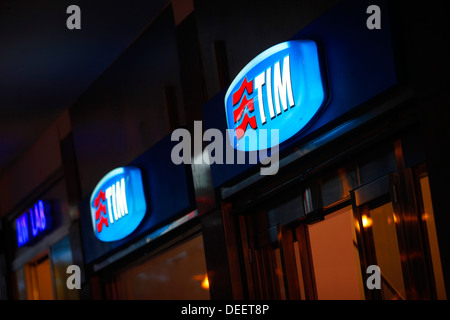 Leuchtreklame über Telecom Italia Mobile (TIM) lagern in Italien. Stockfoto