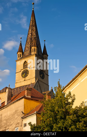 Kirche von Altstadt in Sibiu (Hermannstadt) bei Sonnenuntergang Stockfoto