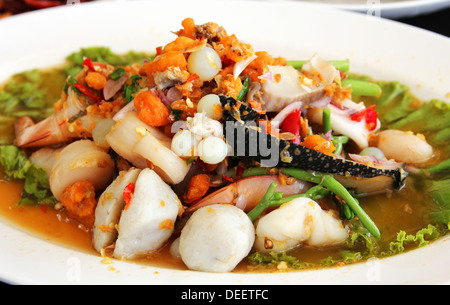 Thai Meeresfrüchte-Salat in thai-Restaurant. Stockfoto