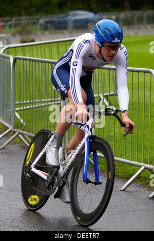 Knowsley, Vereinigtes Königreich. 17. September 2013. Alistair Slater während der 10 Meile Zeit Erprobungsphase 3 der Tour of Britain beginnend und endend in Knowsley Safari Park. Bildnachweis: Action Plus Sport Bilder/Alamy Live News Stockfoto