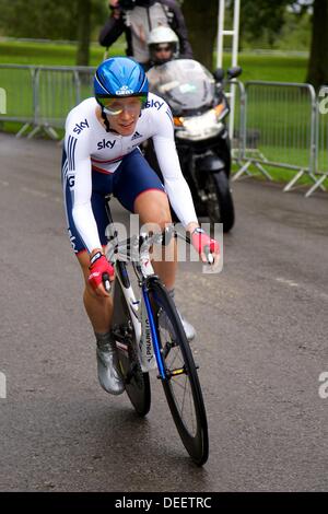 Knowsley, Vereinigtes Königreich. 17. September 2013. Simon Yates während der 10 Meile Zeit Erprobungsphase 3 der Tour of Britain beginnend und endend in Knowsley Safari Park. Bildnachweis: Action Plus Sport Bilder/Alamy Live News Stockfoto