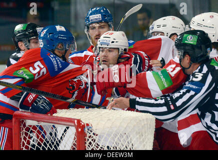 Prag, Tschechische Republik. 17. September 2013. Spieler während der KHL Eishockey Spiel Lev Prag Vs HC Witjas in Prag, Tschechische Republik, 19. September 2013. Stockfoto